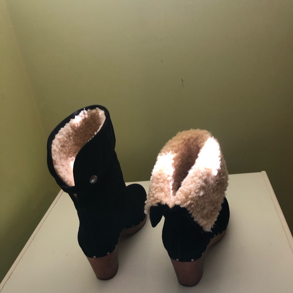 Ugg Ankle Boot With The Option Of Keeping It Roll… - image 2